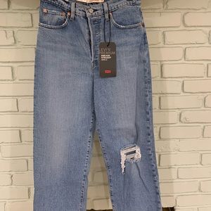 Levi’s Ribcage 501s